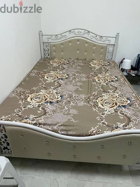 Bed Queen Size 1