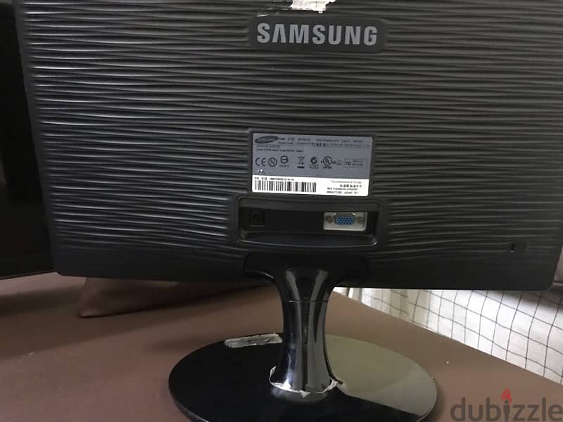 used but neat and clean Samsung 18.5” led monitor 2