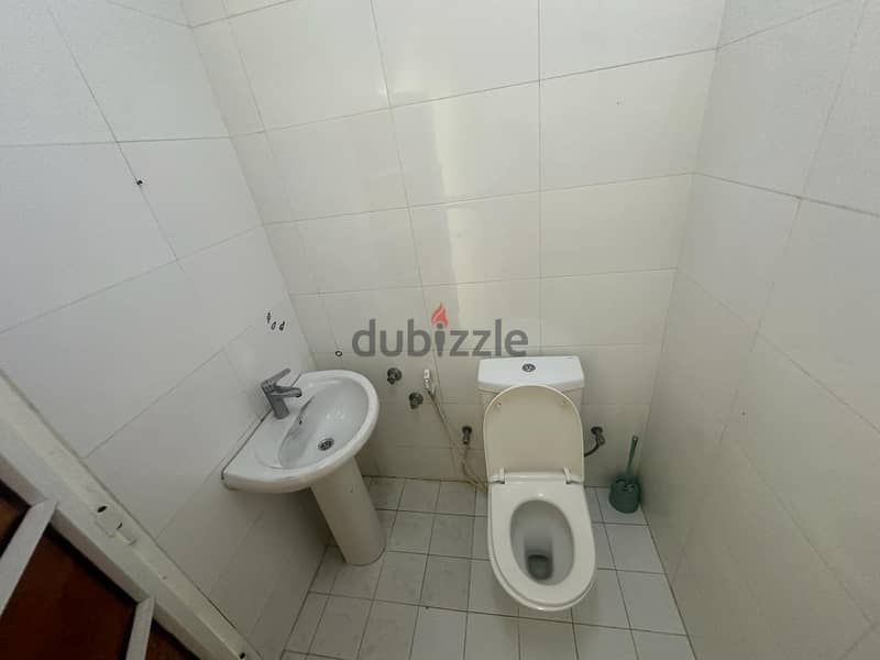 شارع ١٨نوفمبر غرفة نوم مع حمام خاصة  للايجار 120 ريال 7