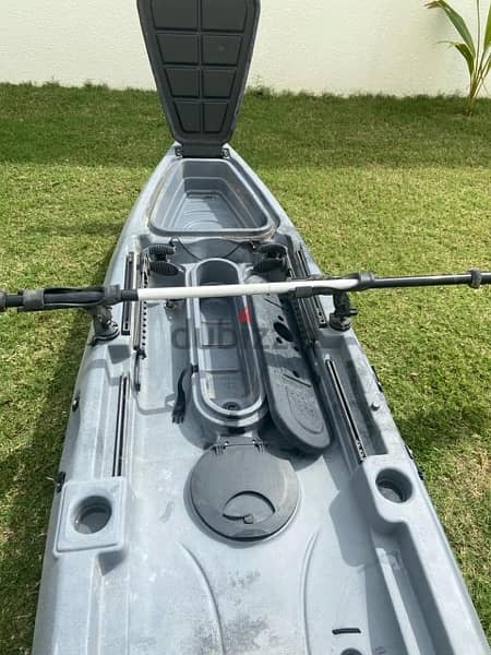 fishing kayak with items كاياك صيد مع معدات 1