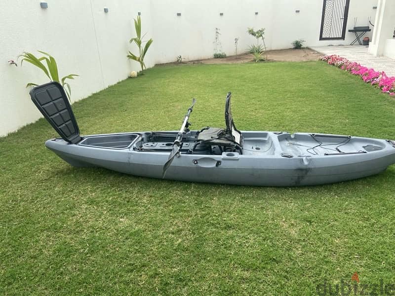 fishing kayak with items كاياك صيد مع معدات 2