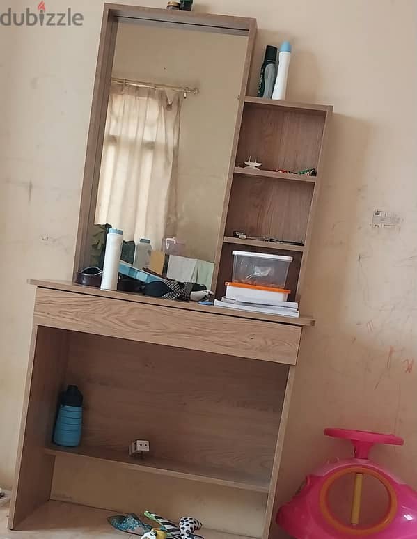 Buy second hand dressing shop table