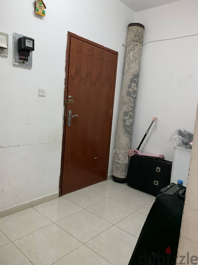 Room available in FLAT for executive bachelor only 2