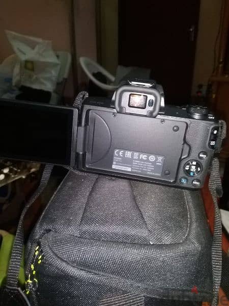 للبيع كاميرة كانون EOS M50 1