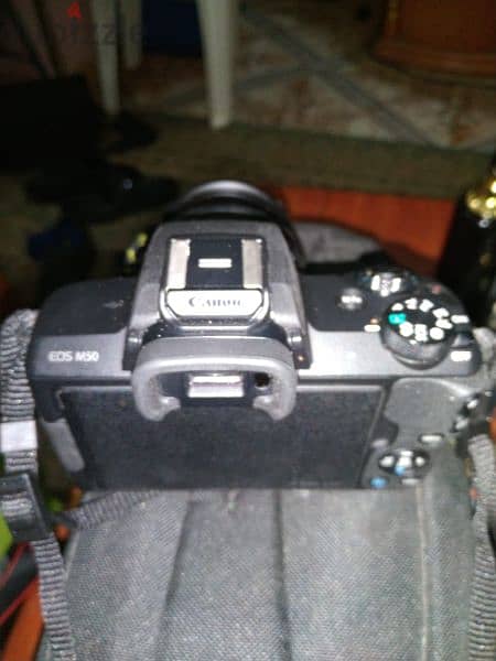 للبيع كاميرة كانون EOS M50 6