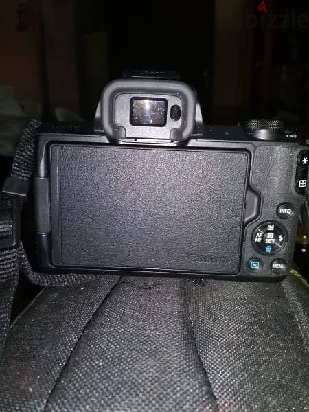 للبيع كاميرة كانون EOS M50 7
