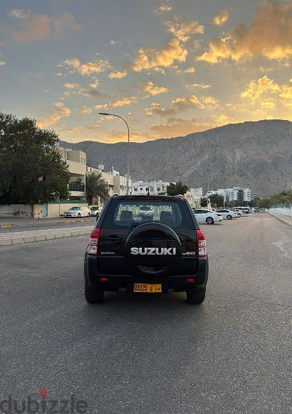 سيارة سوزوكي جراند فيتارا العائلية رقم كم سيارة عمان 12