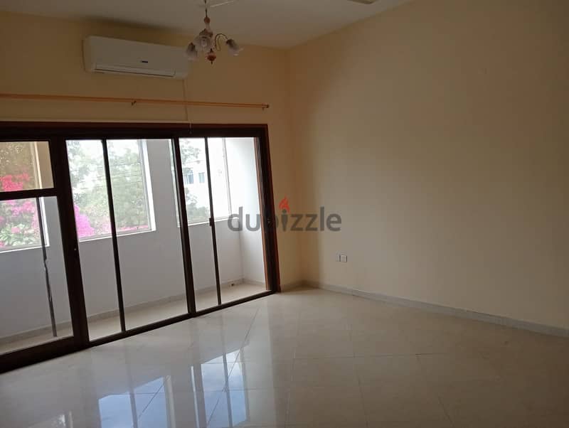 4BHK villa with huge lawn, in peace and quiet location - Madinat Ellam 6