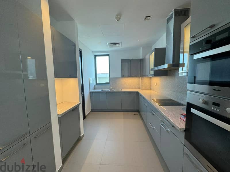 2 + 1 BR Luxurious Apartment for Rent in Al Mouj 7