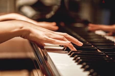 professional piano teacher offering classes