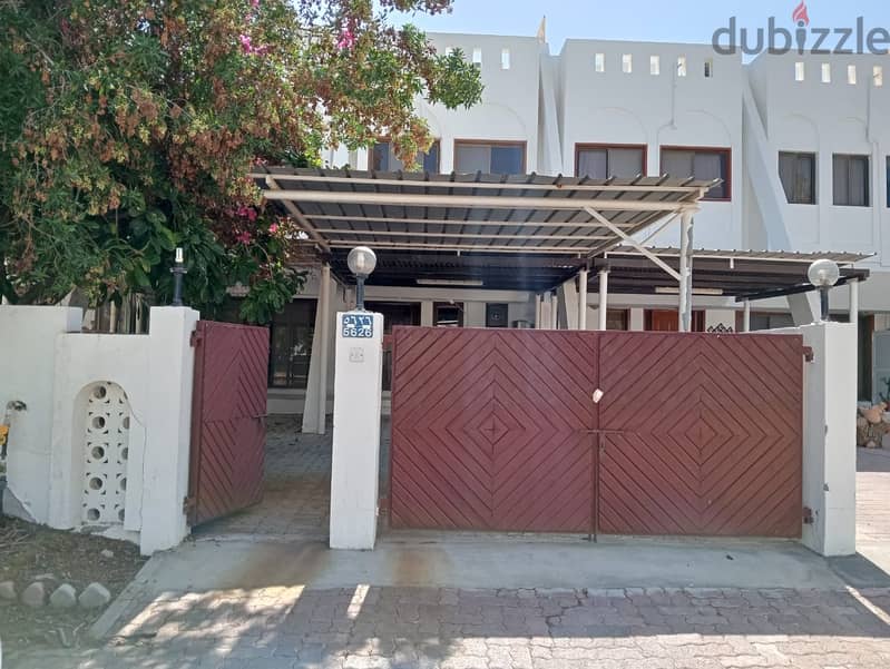 4BHK villa with huge lawn, in peace and quiet location - Madinat Ellam 3