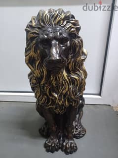 lion statue 0