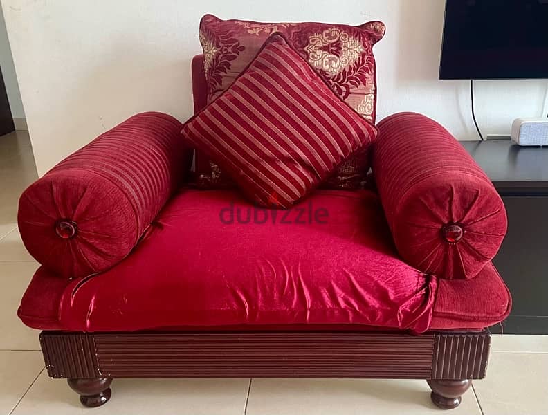 7 seater grand sofa for sale free delivery with 10 kms from Azaiba 4