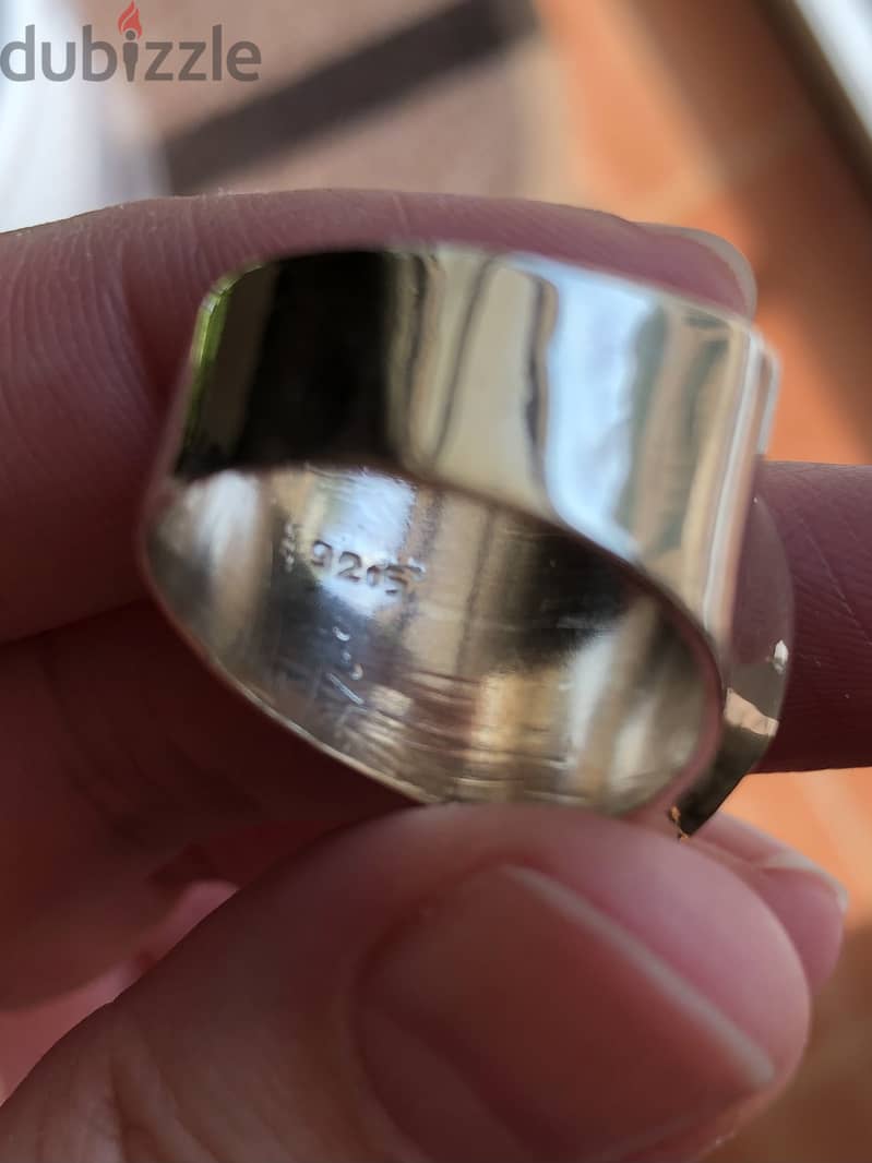 A silver ring 6