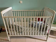 Baby Bed/Crib for Sale with Mattress (Juniors)