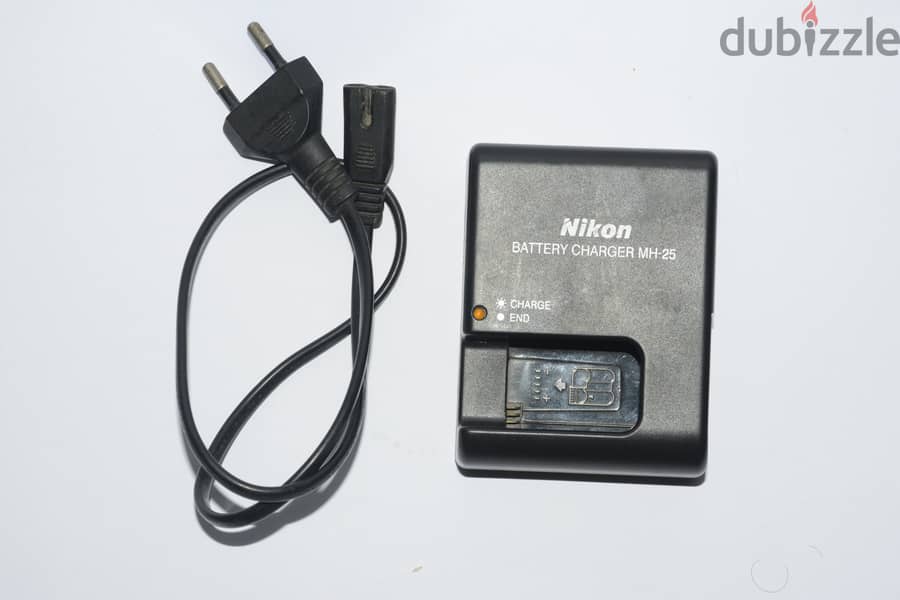Nikon D7000 Camera in PRESTINE CONDITION 6