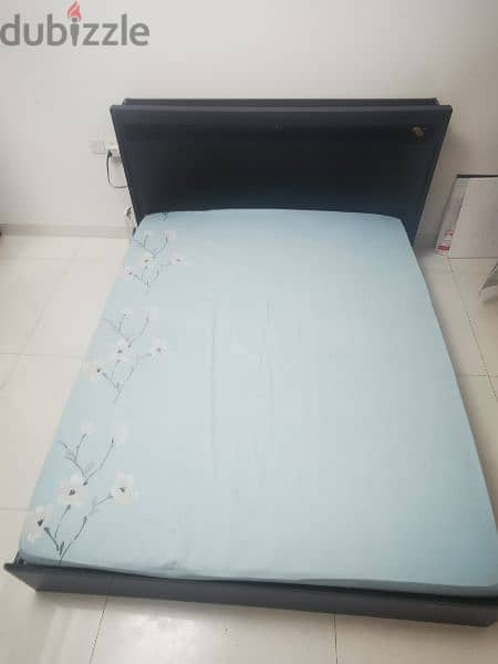 queen size bed in good condition 2