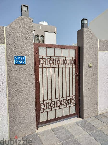 **House for sale in mawaleh behind city centre** 2