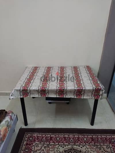 dining table with out chairs in good condition