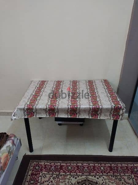 dining table with out chairs in good condition 0