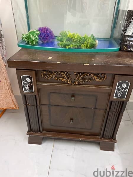 URGENT **Fish Tank with table and plants , pebbles and net 2