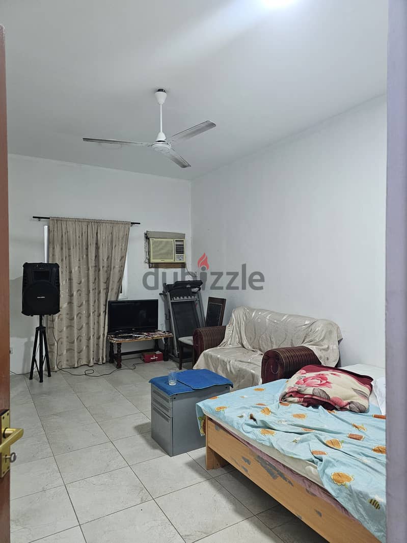 Furnished Room in Shared flat for Malayali Executives near Star Cinema 2