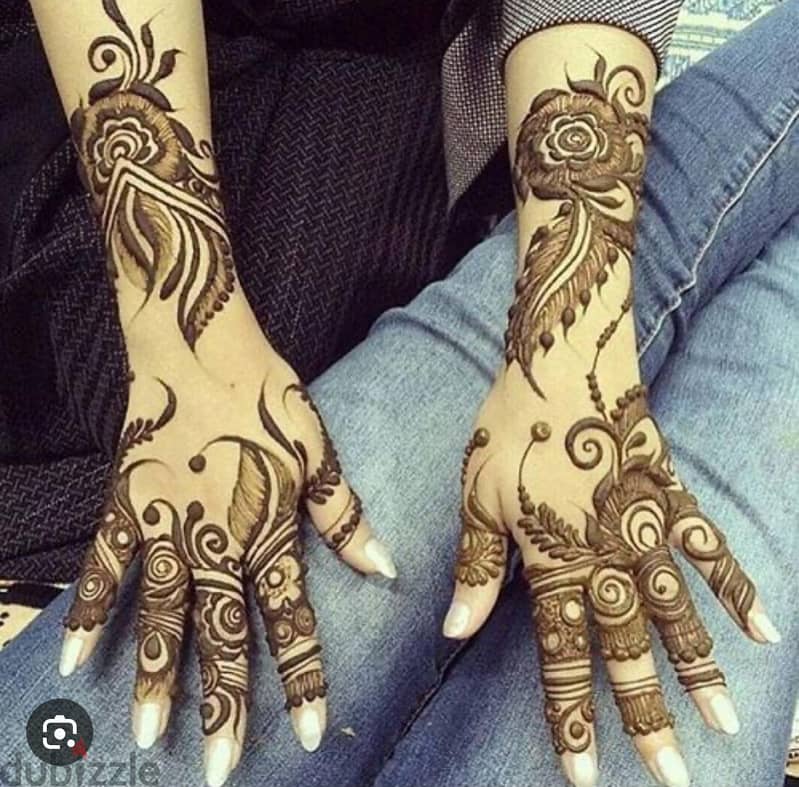 Henna applying 3
