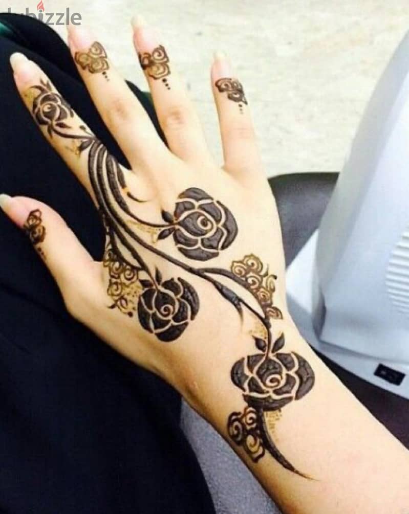 Henna applying 4