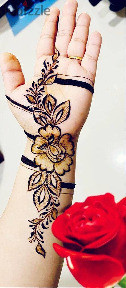 Henna applying 13