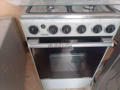 Gas stove including oven