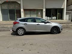 NEAT AND CLEAN FORD FOCUS HATCHBACK