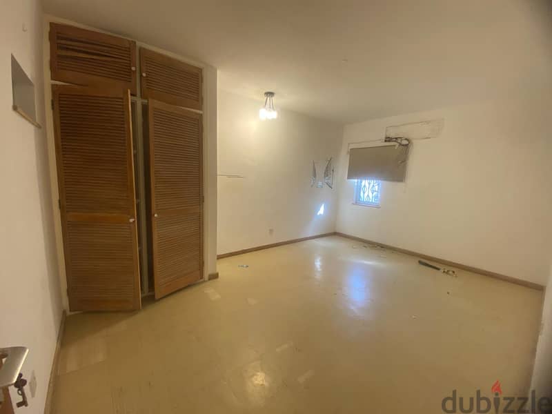 3Ak18-Elegant 3+1BHK single floor villa in MQ 16