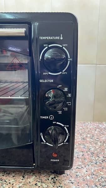 Black & Decker Electric Oven, Toaster, Grill (OTG) 1