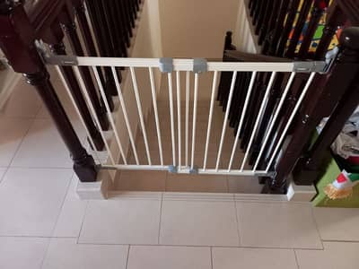 extra wide adjustable screw in stair gate