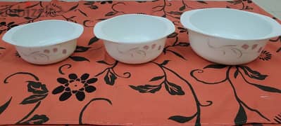 Various Ceramic and Glass Dinner set in excellent condition.