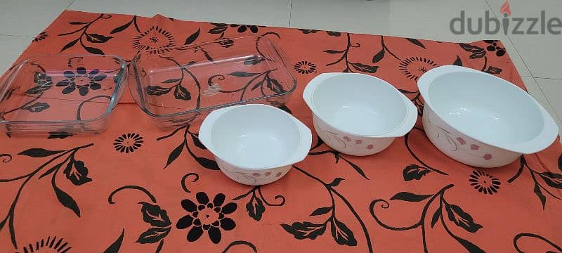Various Ceramic and Glass Dinner set in excellent condition. 2