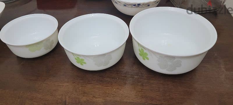 Various Ceramic and Glass Dinner set in excellent condition. 4