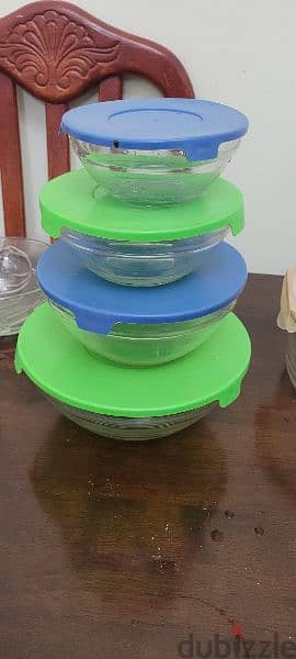 Set of glass food containers in perfect condition 1