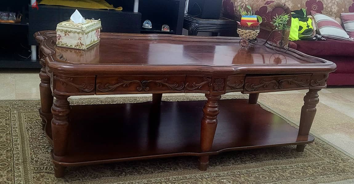 Solid Wooden Central Table in Good Condition 1