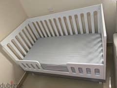 JUNIORS BABY BED(3 LEVELS)WITH MATTRESS AVAILABLE FOR URGENT SALE