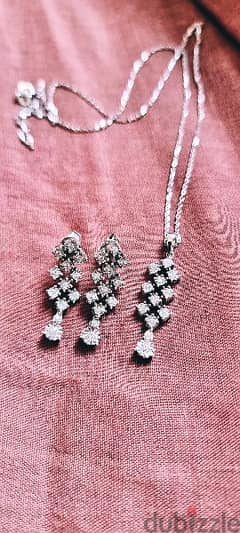 White gold necklace and earrings with diamands incl. certificates