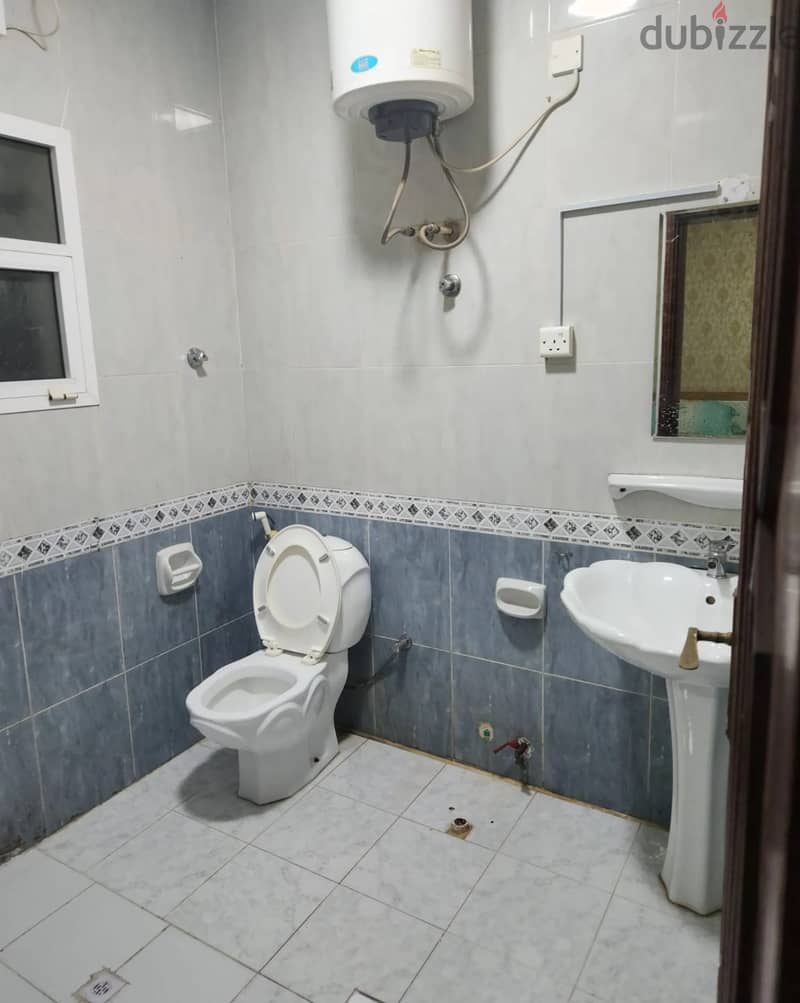 غرفة نوم للايجار في الخوير- Furnished room for rent in AlKhuwair 1
