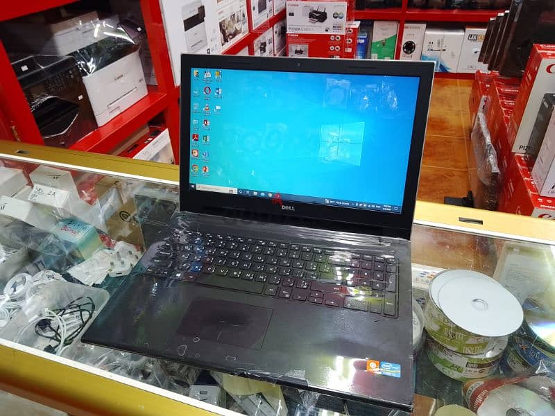 Core i5. Ram 8gb. SSD 256gh. 2gb graphic . bag + charger + mouse 4