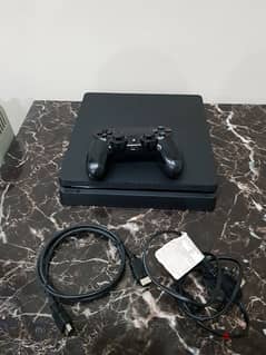 ps4 (500gb) used with 2 joystick