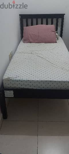 Single wooden bed 0