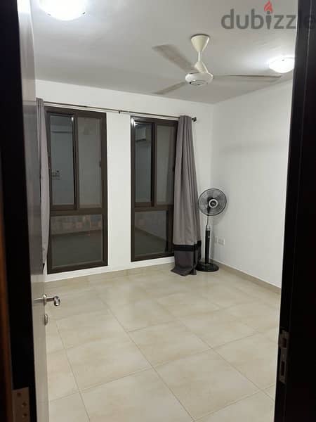 3 bedroom flat  in Telal Al Qurum complex 8