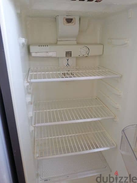 Urgent sale fridge 4