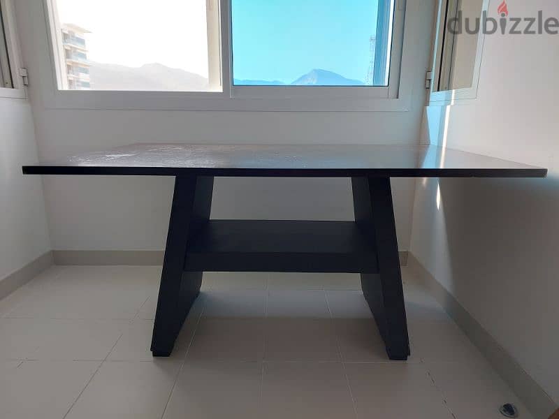 6 seater Dinning table urgent selling 0