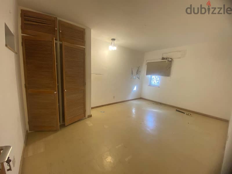 3Ak18-Elegant 3+1BHK single floor villa in MQ 12