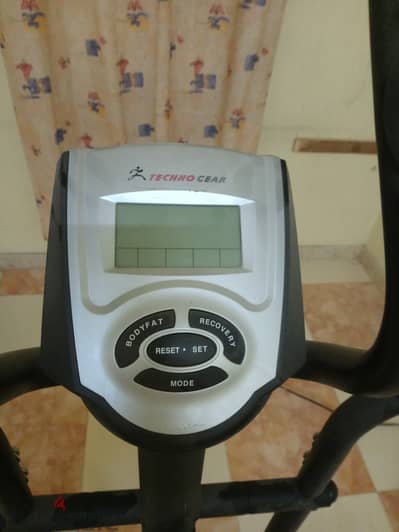 ELIPTICAL EXERCISE MACHINE